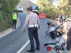 Jip Ditumpangi Satu Keluarga Terjun dari Tebing Jalur Bromo, 1 Orang Tewas