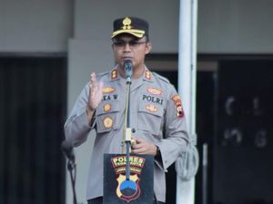 Heboh Video Emak-emak di Tegal Curhat Anaknya Ditahan, Polisi Buka Suara Heboh Video Emak-emak di Tegal Curhat Anaknya Ditahan, Polisi Buka Suara