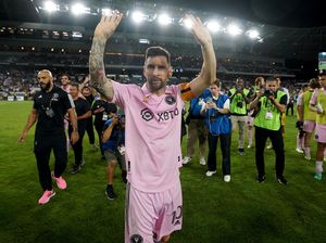 Lemparan Botol Sambut Messi di Markas Lawan Lemparan Botol Sambut Messi di Markas Lawan