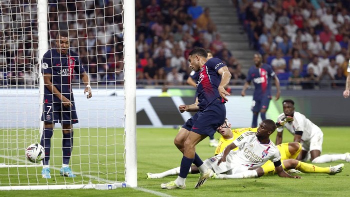 Soccer Football - Ligue 1 - Olympique Lyonnais v Paris St Germain - Groupama Stadium, Lyon, France - September 3, 2023 Paris St Germains Achraf Hakimi scores their second goal REUTERS/Gonzalo Fuentes