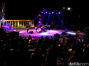 Hangatnya Mahameru Akustik di Tengah Dinginnya Gunung Semeru Hangatnya Mahameru Akustik di Tengah Dinginnya Gunung Semeru