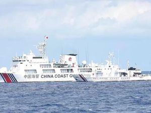 Filipina Kutuk Keras Penghalang Apung China di Laut Cina Selatan
