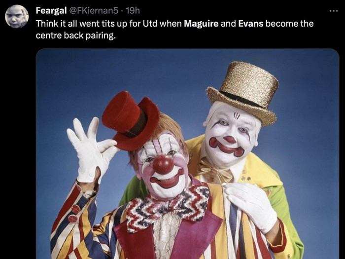 Harry Maguire dan Jonny Evans jadi olok-olok fans usai kekalahan Manchester United dari Arsenal.