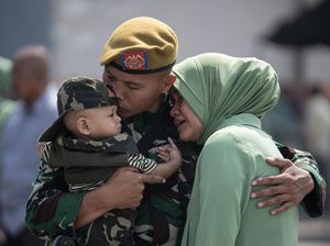 Momen Haru Pelepasan Satgas Penjaga Perbatasan RI-Malaysia