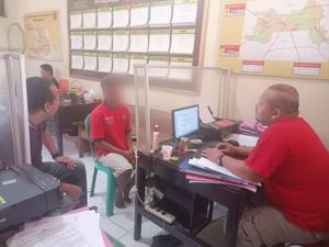 Pria Banyumas Nekat Satroni Panti Asuhan Tengah Malam Cabuli Gadis ABG Pria Banyumas Nekat Satroni Panti Asuhan Tengah Malam Cabuli Gadis ABG