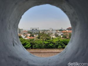 Menikmati Sisi Lain Bandung dari Puncak Gedung Sate