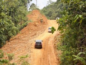 Jalan Perbatasan Kalbar-Kaltim 608 Km Lagi Dibangun, Ini Progresnya Jalan Perbatasan Kalbar-Kaltim 608 Km Lagi Dibangun, Ini Progresnya