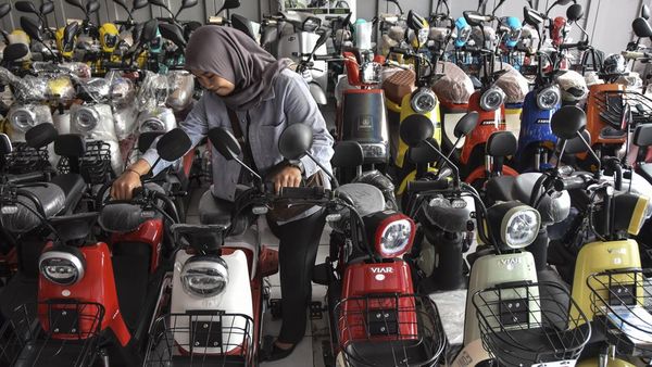 Beli Motor Listrik Pakai NIK Langsung Diskon Rp 7 Juta!