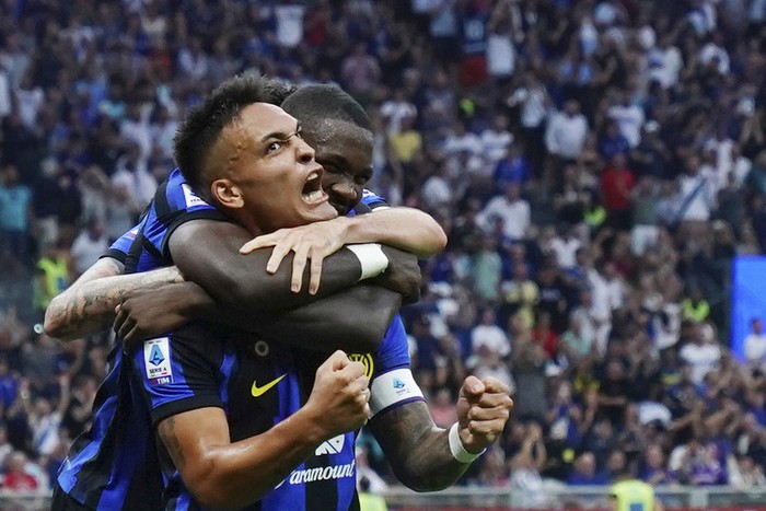 Inter's Lautaro Martinez celebrates scoring during the Serie A soccer match between FC Inter and ACF Fiorentina, at the San Siro stadium in Milan, Italy, Sunday Sept. 3, 2023. (Spada/LaPresse via AP)