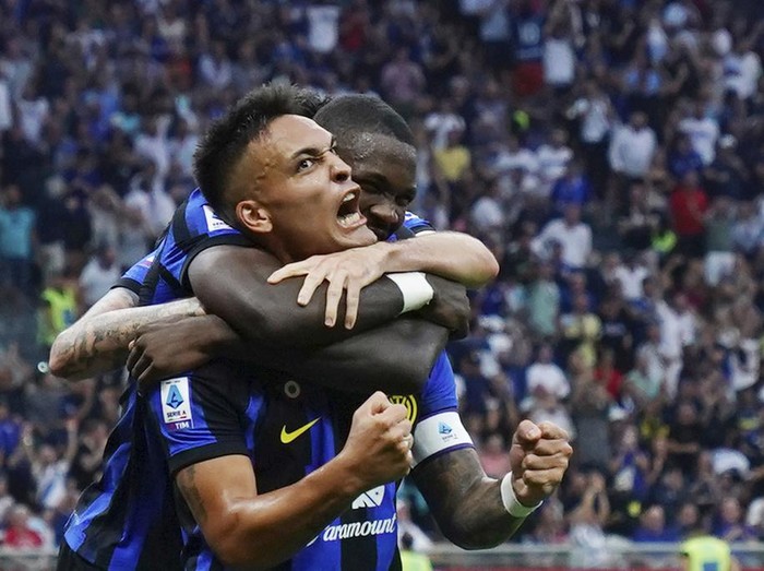 Inter's Lautaro Martinez celebrates scoring during the Serie A soccer match between FC Inter and ACF Fiorentina, at the San Siro stadium in Milan, Italy, Sunday Sept. 3, 2023. (Spada/LaPresse via AP)