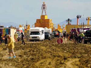 Petaka Festival Musik Gurun Burning Man, 1 Turis Tewas 70 Ribu Terjebak Petaka Festival Musik Gurun Burning Man, 1 Turis Tewas 70 Ribu Terjebak