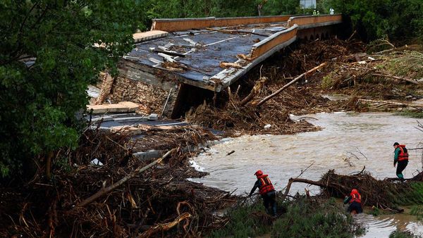 Potret Jembatan Rusak Diterjang Banjir di Spanyol