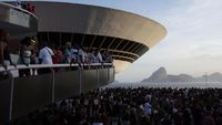 Ribuan Orang Pestapora Rayakan Hari Jadi Museum UFO di Brasil