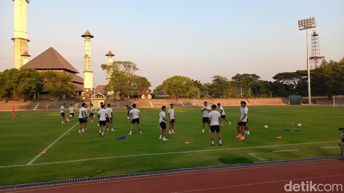 Timnas Indonesia U-23 gelar latihan di Stadion Sriwedari Solo, Senin (4/9/2023).