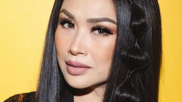 8 Foto Transformasi Titi DJ Setelah Operasi Plastik, Sering Bikin Manglingi