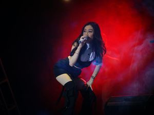 Penuh Harap Bisa Terwujud, Veni Nur Rilis Single Baru Aku Mau Jadi Orang Kaya