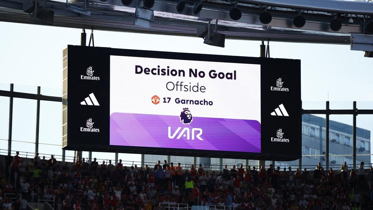 VAR menganulir gol Alejandro Garnacho ke gawang Arsenal. (Foto: Action Images via Reuters/JOHN SIBLEY)