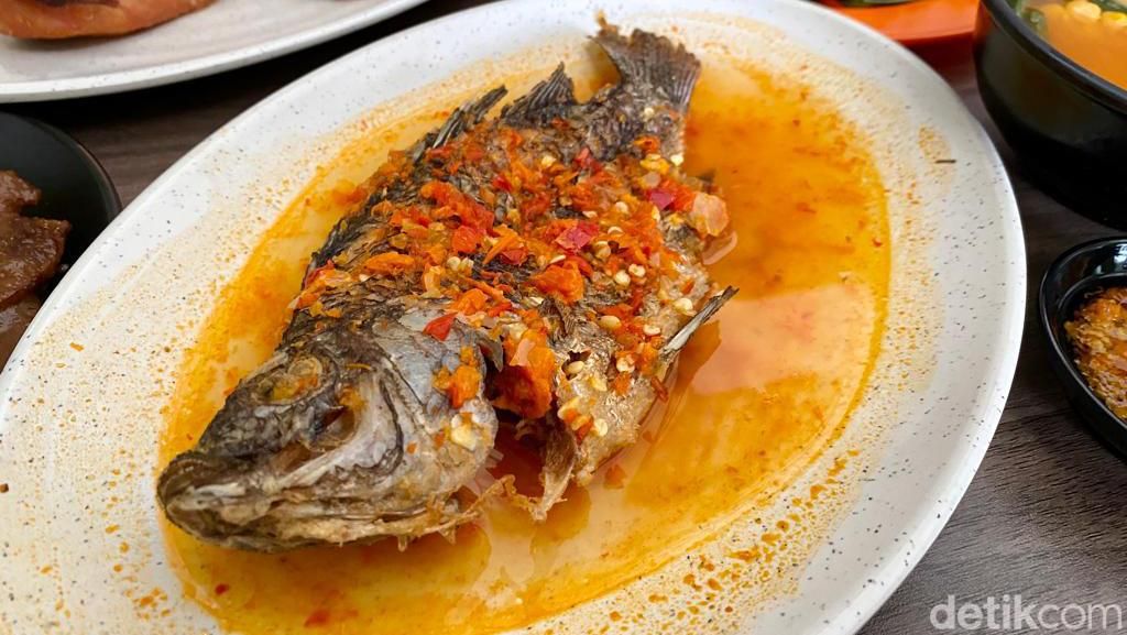 Aduh Enaknye! Pecak Ikan Nila dan Semur Jengkol di Warung Ayah Rojak