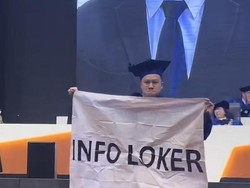Viral Mahasiswa di Surabaya Wisuda Bawa Spanduk Info Loker, Begini Nasibnya