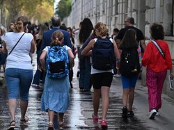 Abaya Mulai Dilarang saat Hari Pertama Masuk Sekolah di Prancis