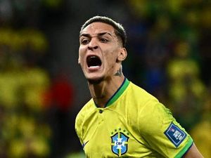 Sudah Seharusnya Antony Berhenti Bermain Dulu di MU Sudah Seharusnya Antony Berhenti Bermain Dulu di MU