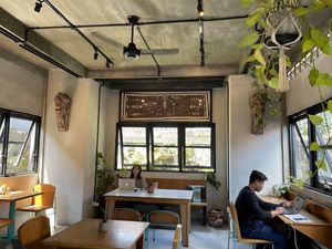 Coffee Shop Unik dengan Dekorasi Antik di Bali Coffee Shop Unik dengan Dekorasi Antik di Bali
