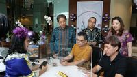 Direksi Bank Mega Sapa Nasabah di Hari Pelanggan Nasional