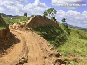 Great Wall China Hampir Bolong, 2 Warga Bikin Jalan Pintas Untuk Ekskavator
