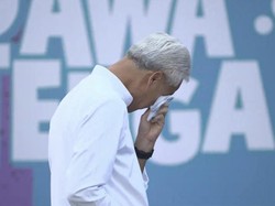 Purnatugas, Ganjar Menitikkan Air Mata Saat Pamitan ke Warga Jateng