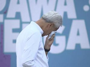 Purnatugas, Ganjar Menitikkan Air Mata Saat Pamitan ke Warga Jateng Purnatugas, Ganjar Menitikkan Air Mata Saat Pamitan ke Warga Jateng