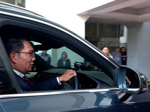 Nyetir Mobil Rp 1,8 Miliar Bandung-Jakarta, Apa Saja Isi Garasi Ridwan Kamil? Nyetir Mobil Rp 1,8 Miliar Bandung-Jakarta, Apa Saja Isi Garasi Ridwan Kamil?