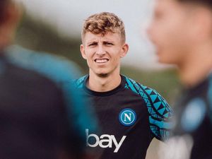 Tolak Liverpool Demi Napoli, Lindstrom Beri Alasannya