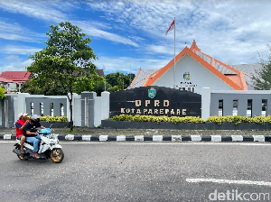 DPRD Parepare Soroti Pemkot Belum Tutup Minimarket Hidup Berdampingan DPRD Parepare Soroti Pemkot Belum Tutup Minimarket Hidup Berdampingan