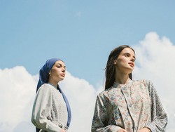 Fashion Show di London Saat Ada Gelombang Panas, Brand Lokal Pakai Bahan Ini