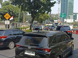 Imbas Rekayasa Lalin di Jl Sudirman, Jalanan Sekitar Bundaran Senayan Macet