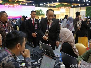 Momen Menkominfo Kunjungi Media Center KTT ASEAN 2023 Momen Menkominfo Kunjungi Media Center KTT ASEAN 2023