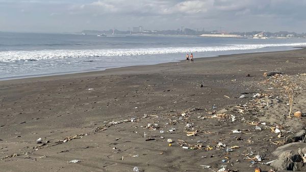 Sedih, Pantai Padang Galak Tak Lagi Nyaman gegara Banyak Sampah