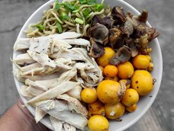 Pakai Topping Ayam Kampung, Meskipun Mahal Selalu Laris Pembeli