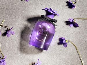 Pecinta Ungu Merapat, Parfum D&G Terbaru Bertema Ungu dari Bunga Violet Pecinta Ungu Merapat, Parfum D&G Terbaru Bertema Ungu dari Bunga Violet