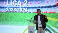 Direktur Utama Pegadaian  Damar Latri memberikan sambutan dalam press conference Pegadaian Liga 2 musim 2023-2024.  