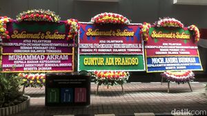 Pelantikan Pj Gubernur, Kantor Kemendagri Penuh Karangan Bunga