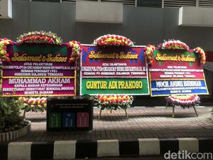 Pelantikan Pj Gubernur, Kantor Kemendagri Penuh Karangan Bunga