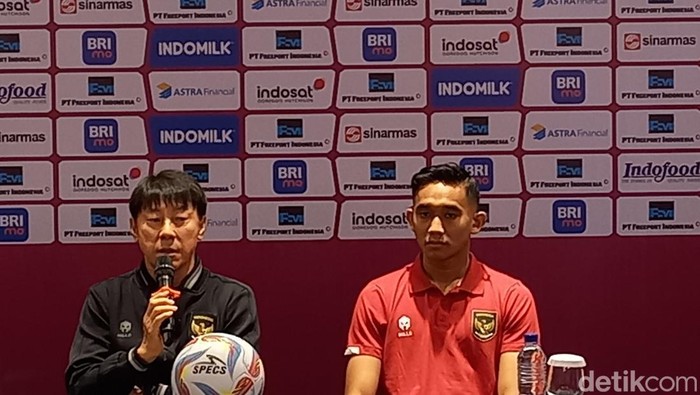 Pelatih Timnas Indonesia U-23 Shin Tae-yong, saat konfrensi pers di Swiss Belhotel Solo, Selasa (5/9/2023).