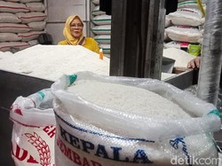 Pedagang Nasi Kuning di Cimahi Pusing gegara Harga Beras Mahal Banget