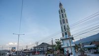 Upaya Penyelamatan Menara Masjid Miring di Palu