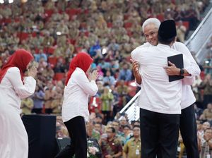 Pelukan Hangat dari Ganjar-Gus Yasin untuk Warga Jawa Tengah