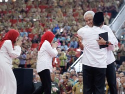Pelukan Hangat dari Ganjar-Gus Yasin untuk Warga Jawa Tengah
