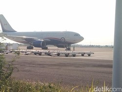 Potret Pesawat PM Kanada Justin Trudeau Nginap di Bandara Kertajati