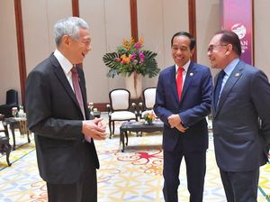 Momen Akrab Jokowi Tertawa Bersama Anwar Ibrahim-PM Singapura di KTT ASEAN