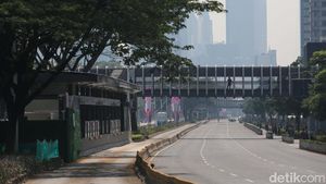 Potret Jalan Sudirman Kosong Pagi Ini
